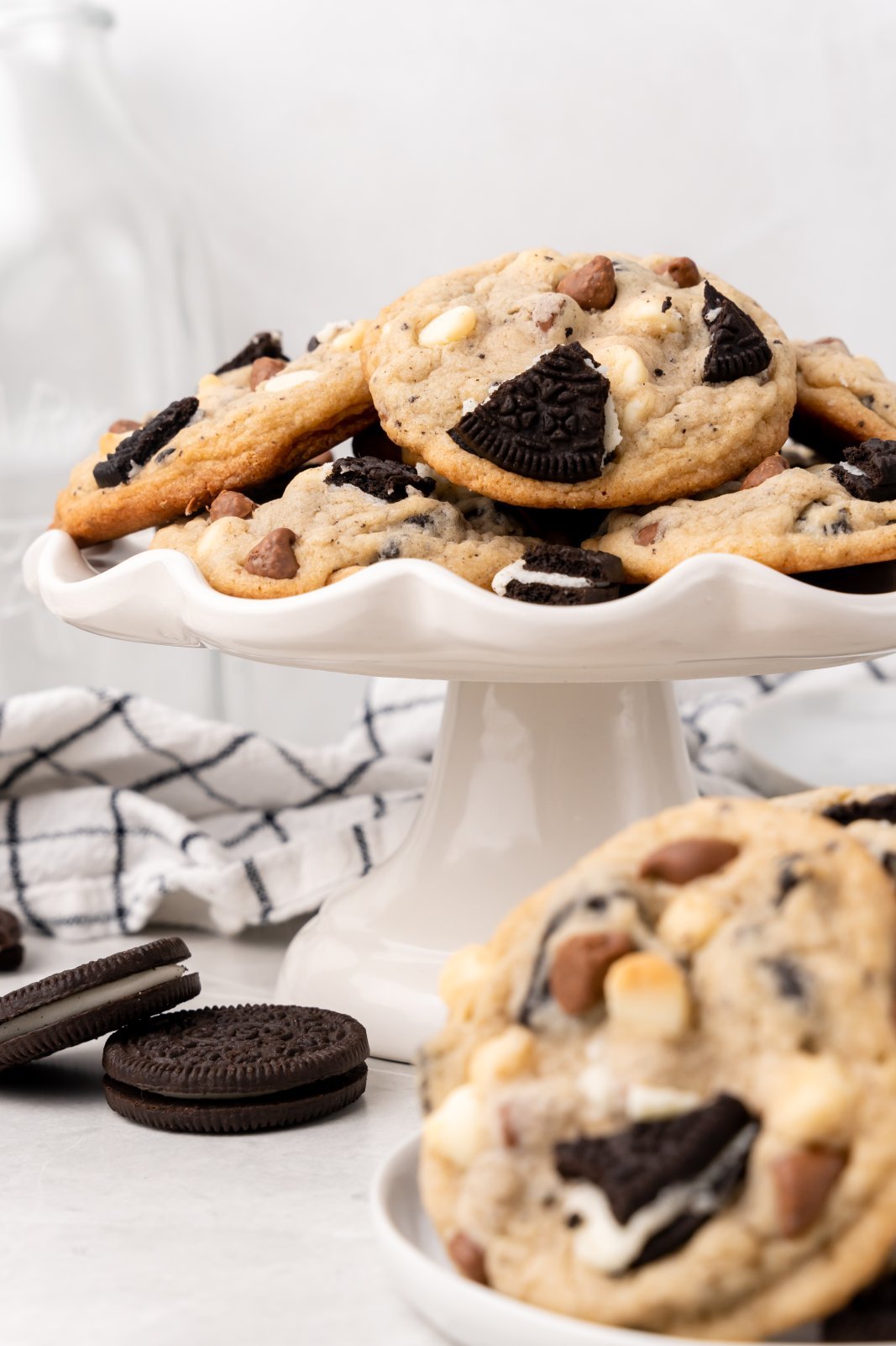 a plate of cookies