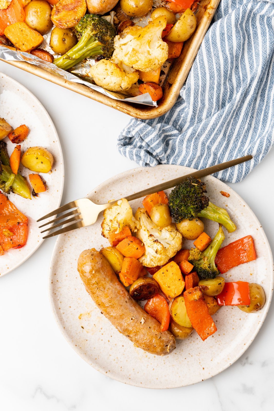 a plate with sausage and mixed veggies.
